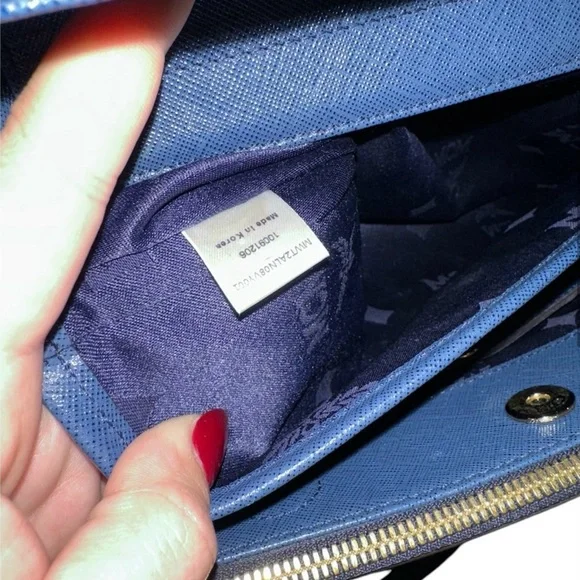 MCM Nuovo 2-Way Tote Shoulder Bag w/ Dust Bag - Picture 4 of 10